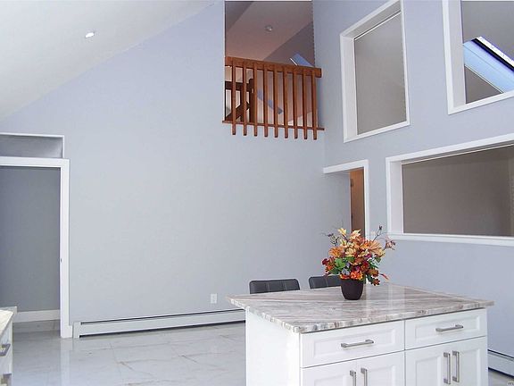 4th image of 14 Alcolade Dr W