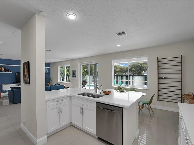 1070 Bluewood Ter — Photo 20