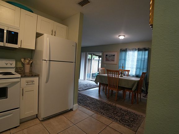 3rd image of 1832 East Dr