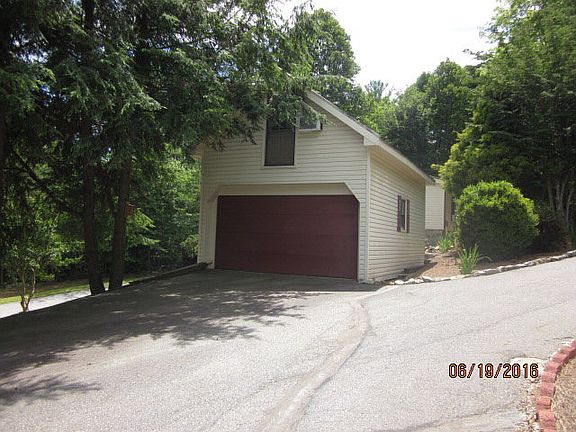 3rd image of 343 Blue Heron Ln