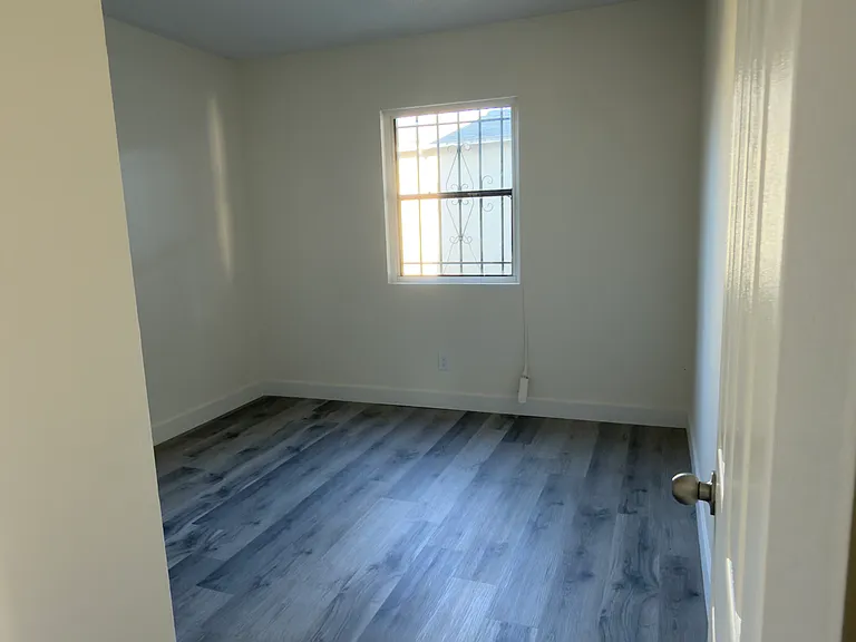 1159 E 77th Pl #3 — Photo 6