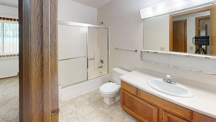 2738 Gateway Ave #11 — Photo 2
