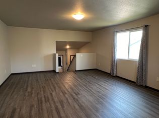 706 Diamond Ridge Blvd, Rapid City, SD 57703