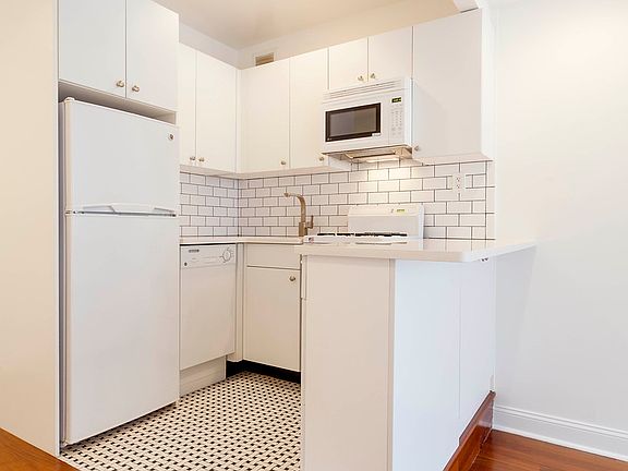 3rd image of 255 W 14th St APT 2D