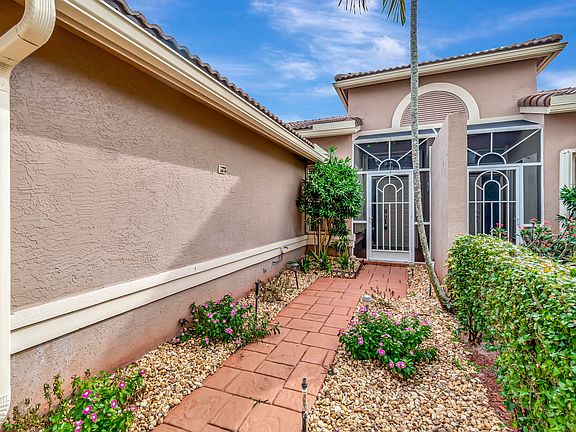 2nd image of 5702 Emerald Cay Terrace