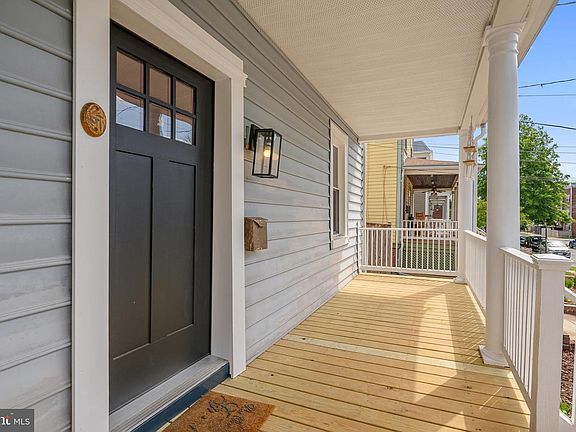4th image of 3204 Perry St