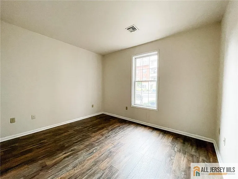 105 Regency Pl — Photo 23