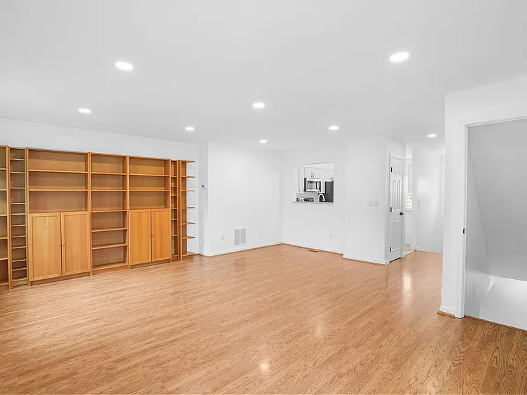 423 McDaniel Dr — Photo 17
