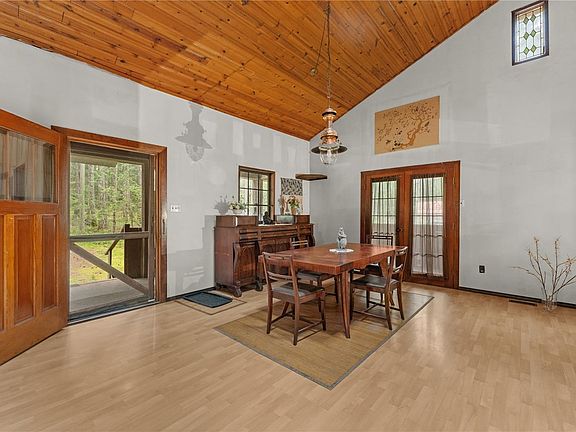 4th image of 1270 North Rd