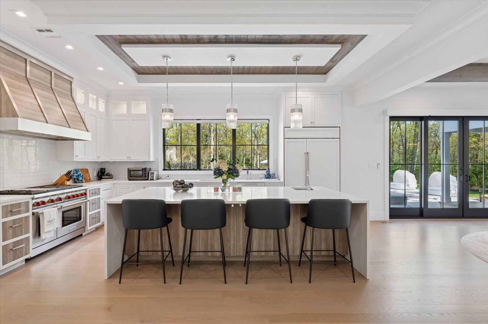  Glass Doors: Effortless Entertaining