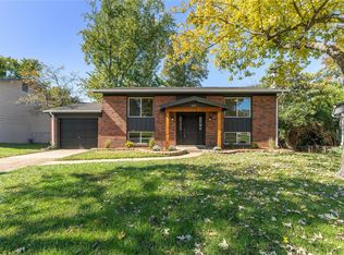 12452 Glennoble Dr, Maryland Heights, MO 63043