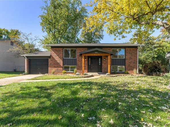 12452 Glennoble Dr, Maryland Heights, MO 63043