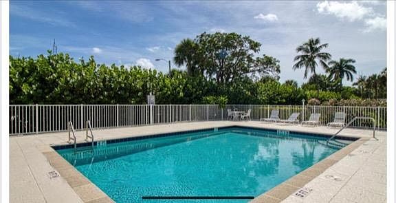3rd image of 897 Collier Ct #D202