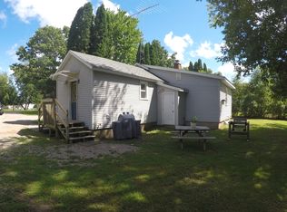 N2897 Pryse Dr, Waupaca, WI 54981