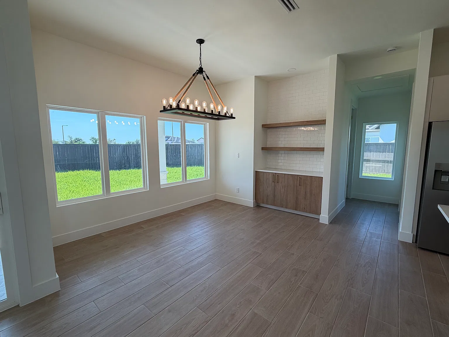 3 bed, 2.5 bath, 2985 sqft, $3,200 — Photo 4
