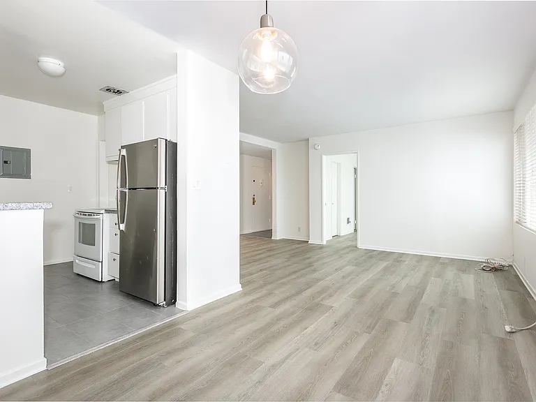 1010 S Bedford St #103 — Photo 4
