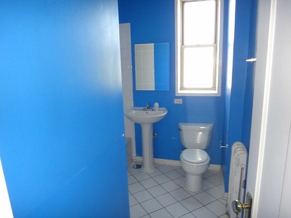 5th image of 944 Pleasant St APT 1L