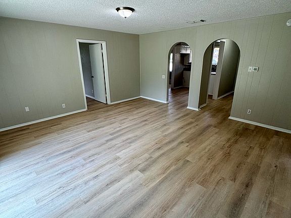 3rd image of 6000 Lindy Ln