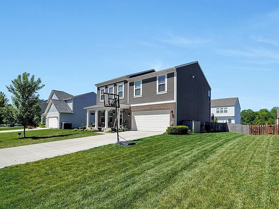 4th image of 7 Burroughs Dr