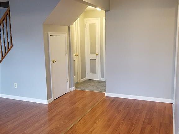 4th image of 22 Midway Dr