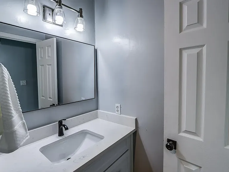1421 Ashbourne Dr — Photo 31