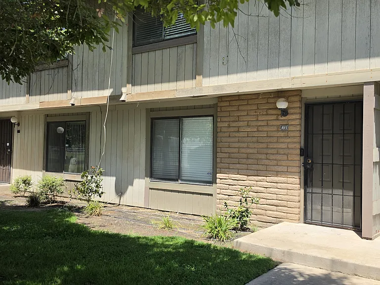 4747 N Woodrow Ave #105 — Photo 3