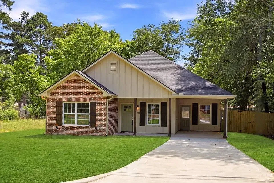 1124 Hackberry Rd