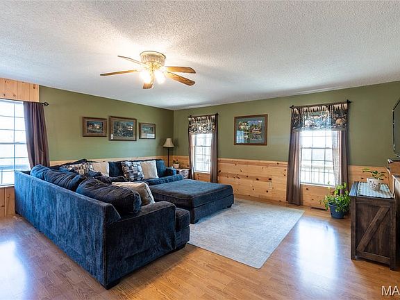 5th image of 20305 Pigeon Creek Rd