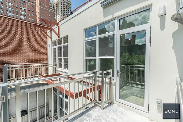 Rented by Bond New York | media 28