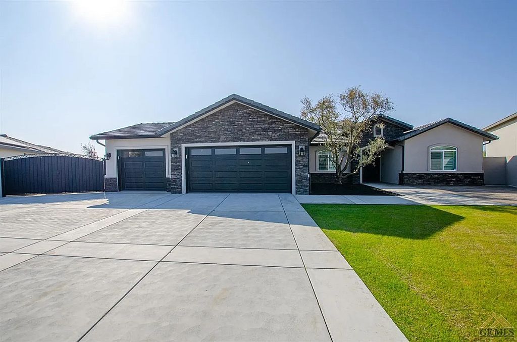 15147 Mistletoe Ave - Property Image