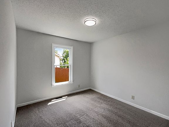 4th image of 237 Windmeade Cir