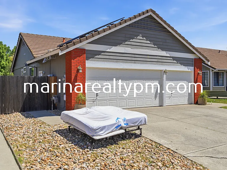 208 Buttercup Cir — Photo 3