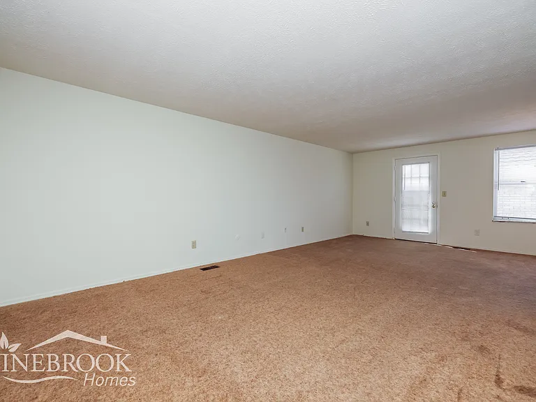 8680 Belle Chase Dr — Photo 4