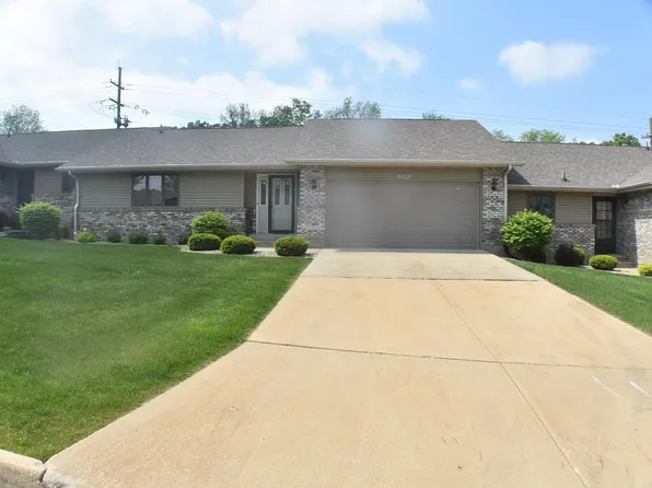 1925 Mesa Dr, Freeport, IL 61032