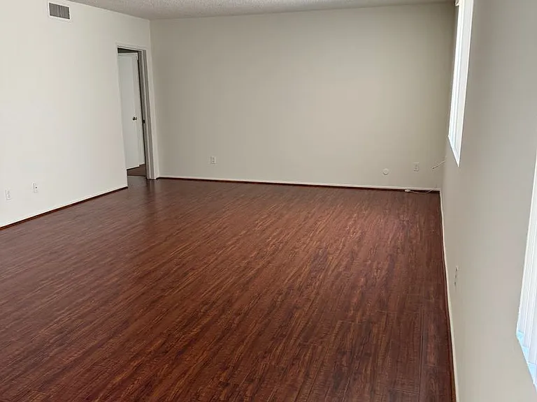 045 - Jackson Apartments — Photo 9