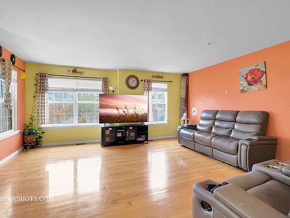5th image of 1123 Shorewood Ct