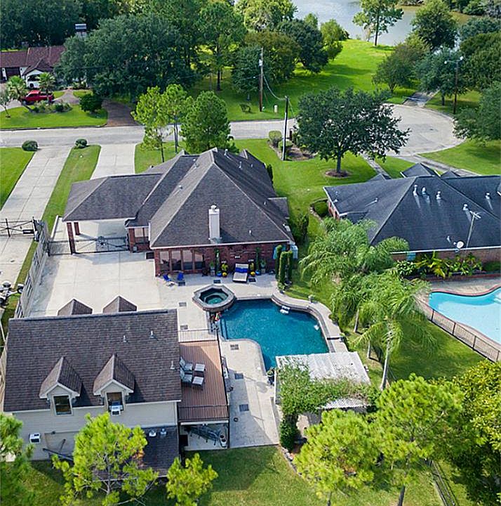 1st image of 370 Amber Ln