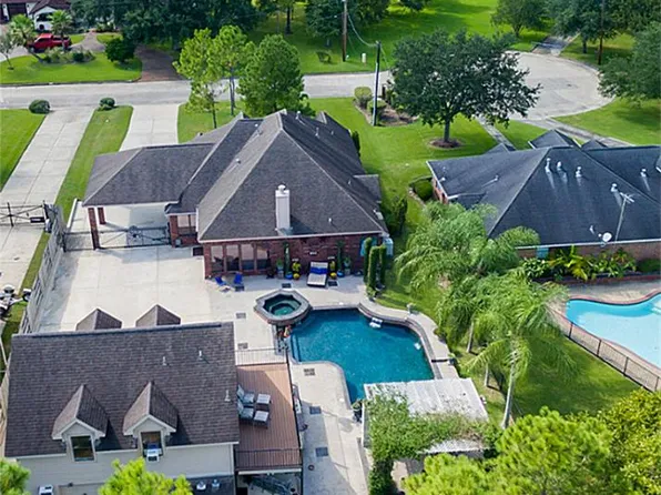 370 Amber Ln, League City, TX 77573