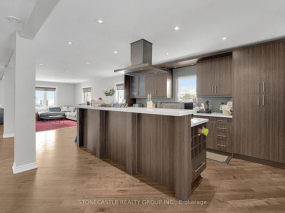 5th image of 151 Richmond St