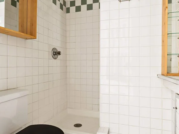 529 East 12th Street image 9 of 11