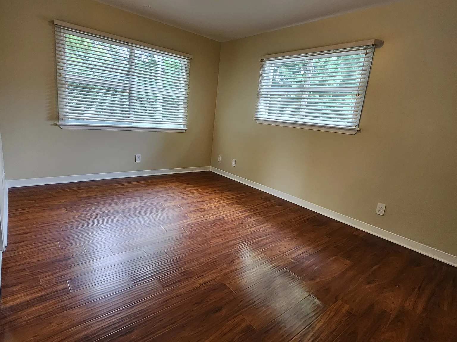 2 bed, 1016 sqft, $4,200 — Photo 4