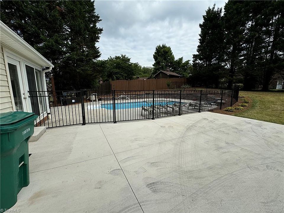 2nd image of 501 Brown Rd