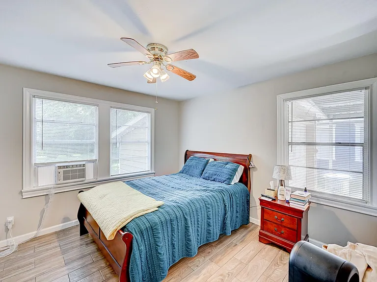 4311 Ione St — Photo 15