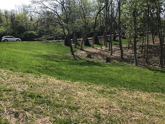 2nd image of 460 Chesapeake Ave