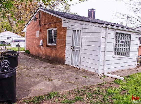 3rd image of 13421 Albany Ave