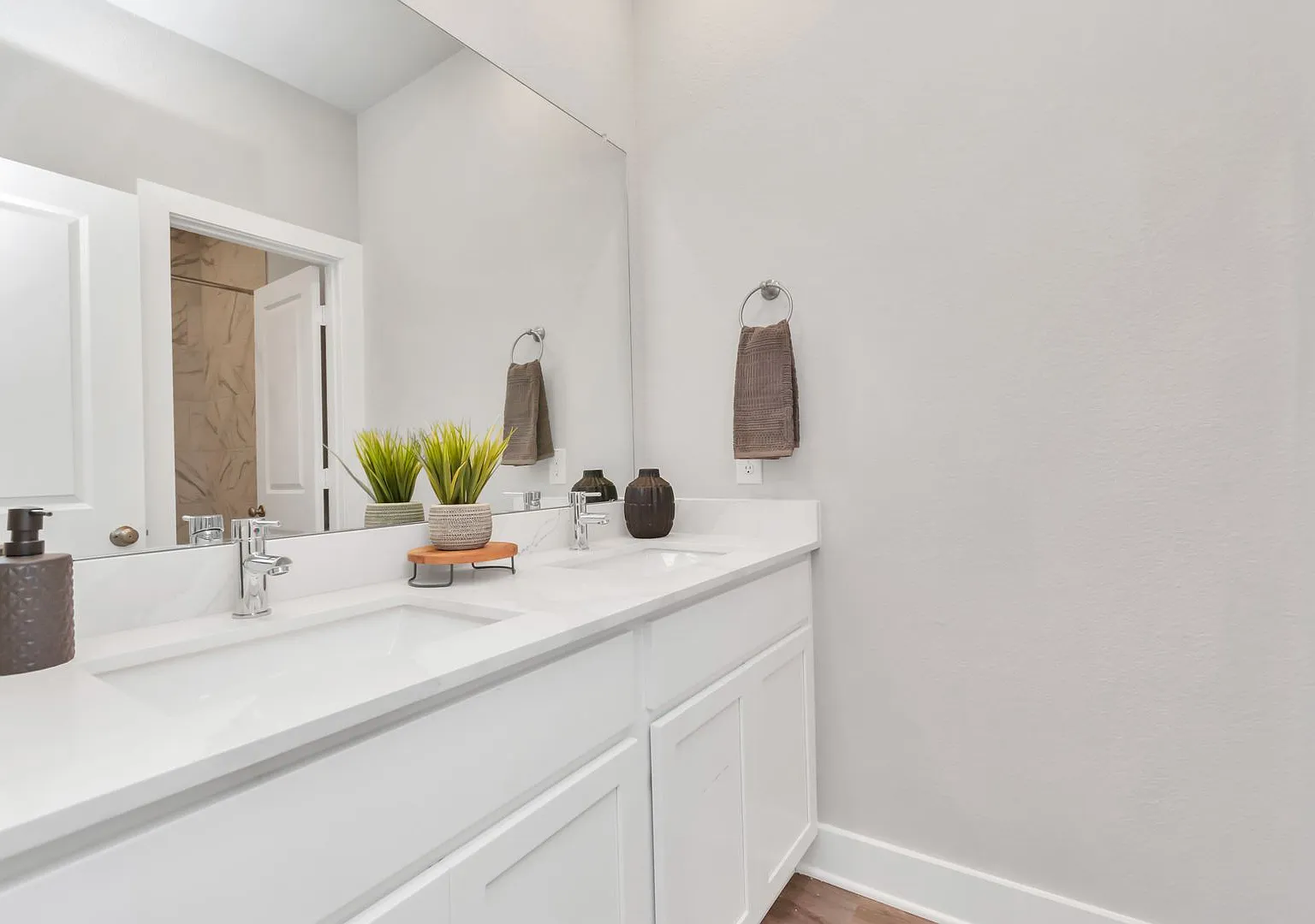 Welcome to the Juniper Where Comfort Meets Elevated Living — Photo 3