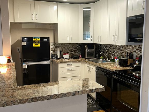 5th image of 809 NE 199th St #1047