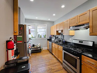 4 bed, 1400 sqft, $7,000 — Photo 1
