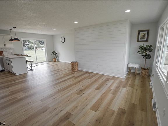 2nd image of 277 York Dr SE