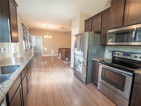 5th image of 100 Crawford Ct
